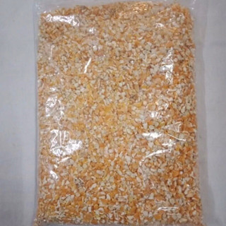ข้าวโพดบดหยาบ สำหรับให้สัตว์เลี้ยง ขนาด 1 KG. (ถุงแบ่ง)