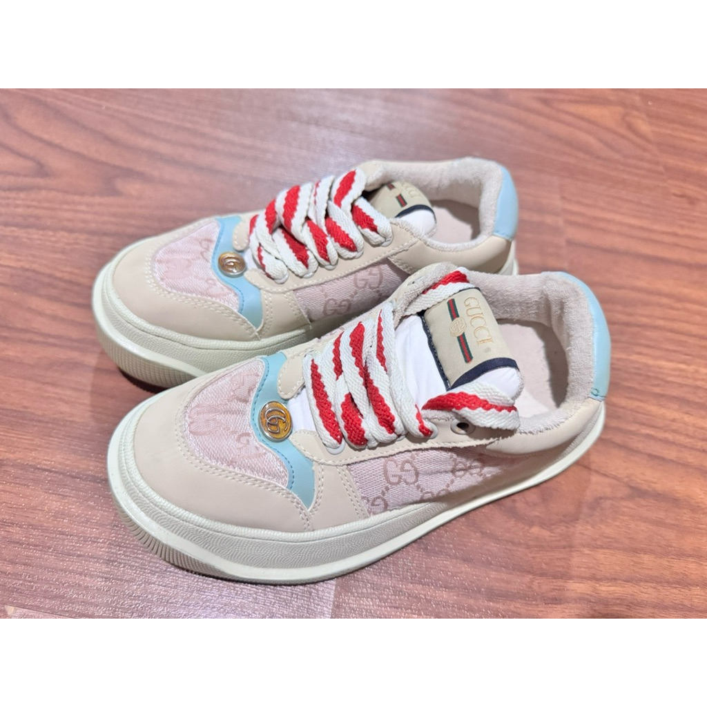 รองเท้าผ้าใบ  Gucci มือสอง