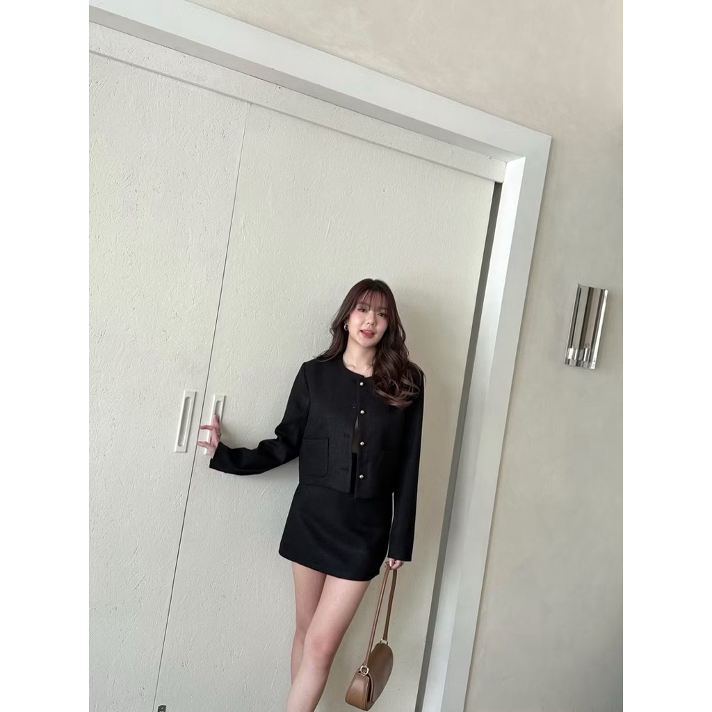 ส่งต่อ(ทั้งSet เสื้อfree size,กระโปรงxl) ส่งต่อ Jolin Blazer, Jolin skirtผ้าทวิตสีดำThe summernade