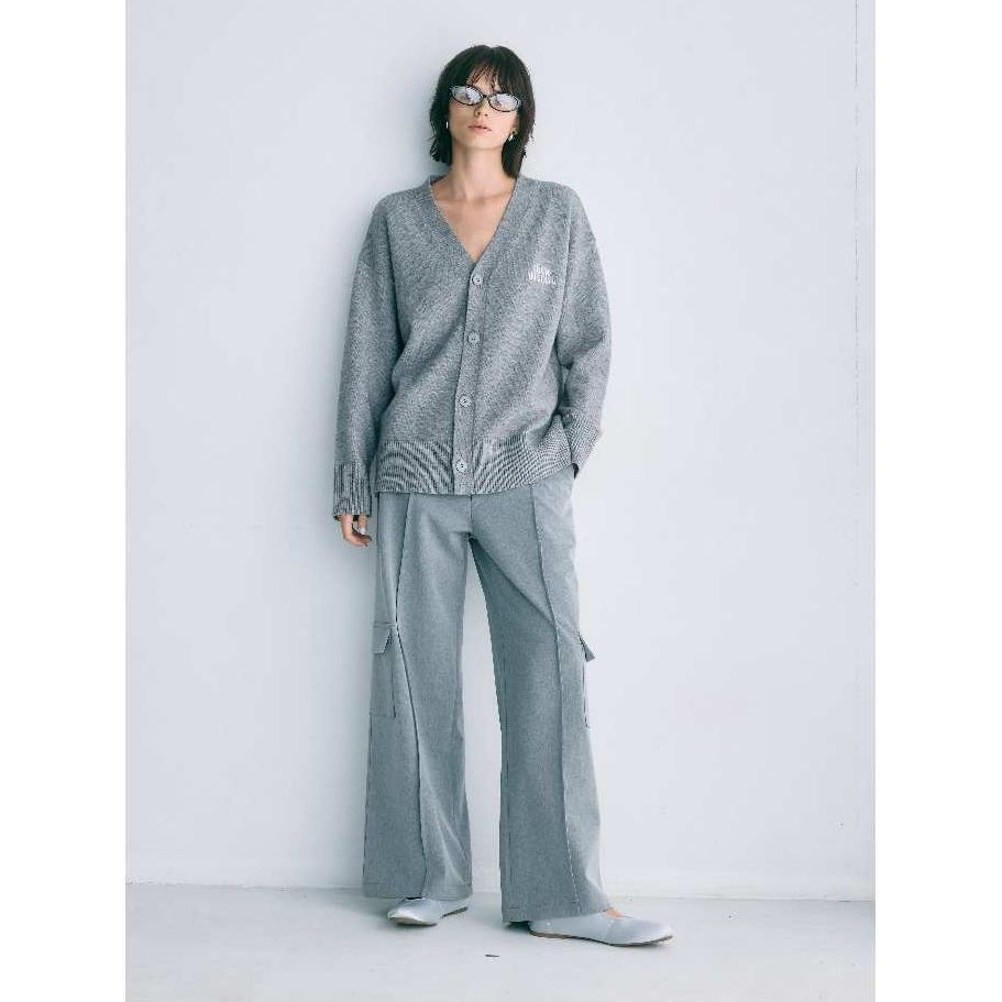 STUDIO UNKNOWN -  Sia Knit Cardigan เสื้อหนาว คาร์ดิแกนคอวีตกแต่งลายปักโลโก้ รูปที่ 6