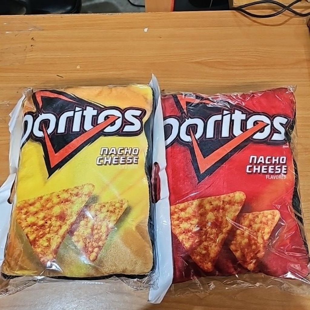 หมอนผ้าห่ม Doritos เหลือง+แดง (2ชิ้น)