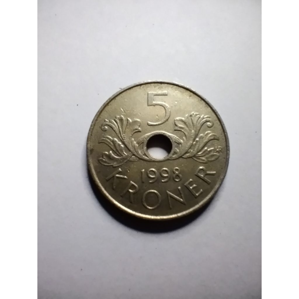 เหรียญ 5 โครน (5 Kroner) จากประเทศนอร์เวย์ ผลิตในปี ค.ศ. 1998 
