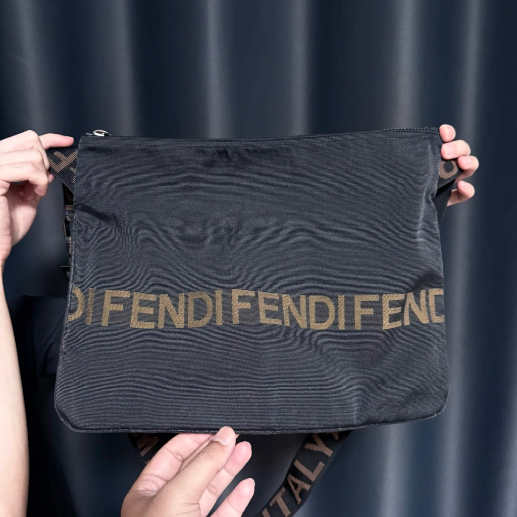 กระเป๋าสะพาย Fendi crossbody bag