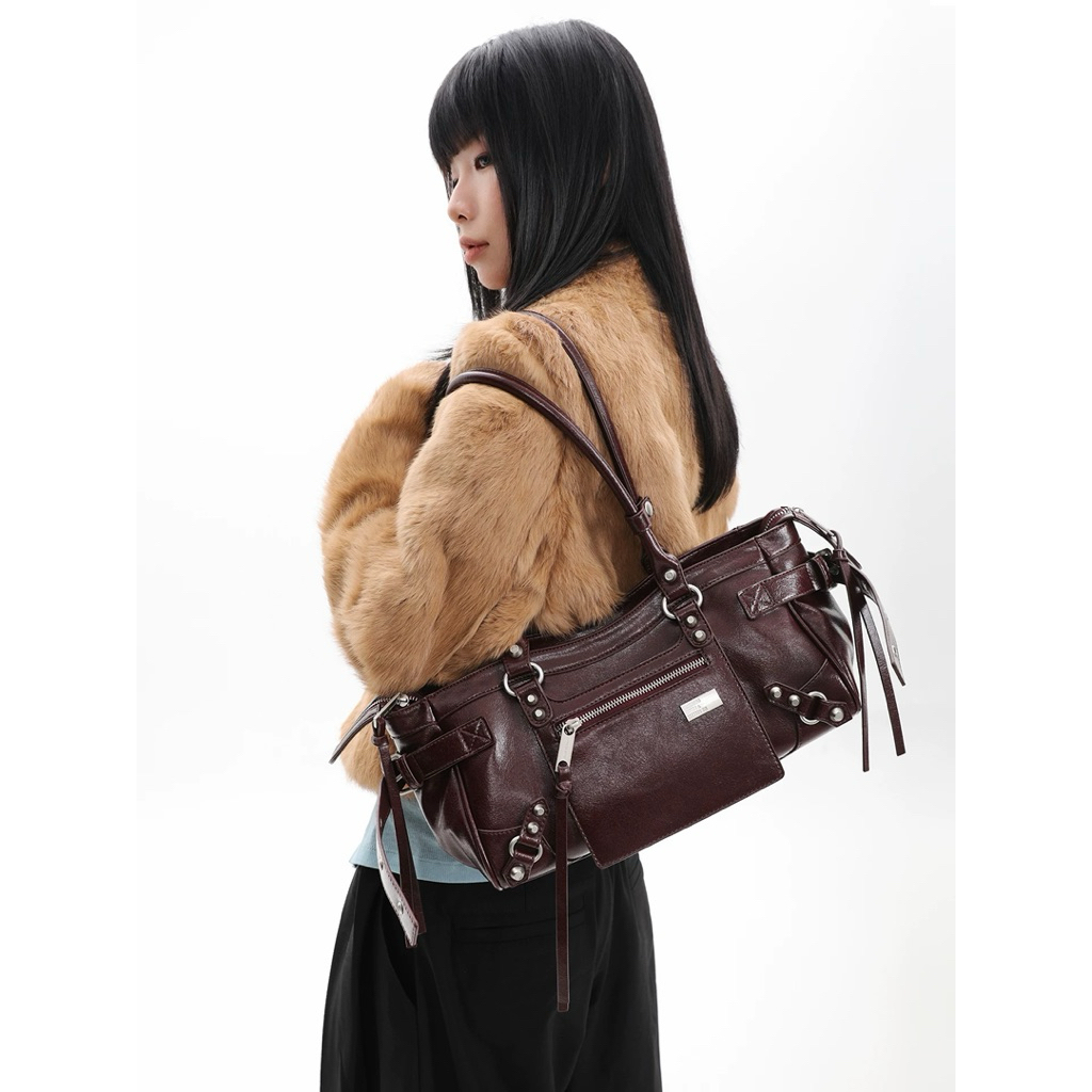 [Pre-order] JANDRESS-HORRICKS RIVET UNDERARM MOTORCYCLE BAG 2026SS กระเป๋าหนังสังเคราะห์