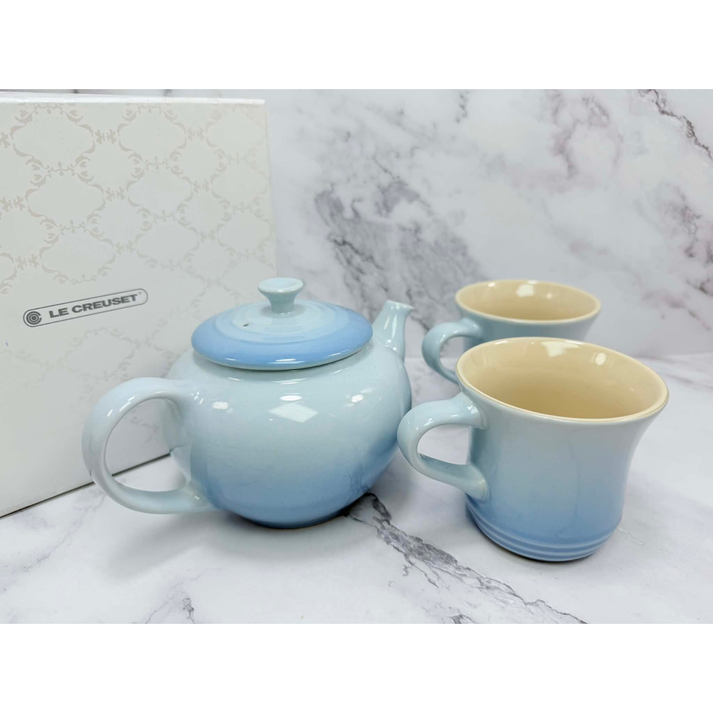 Le Creuset ชุดกาน้ำชาและแก้วน้ำ สีฟ้า ความกาจุ 600ml และแก้ว 250ml. (YC 2105 ใหม่พร้อมกล่อง).