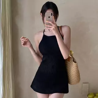 Beach Bikini🤍ชุดว่ายน้ำชิ้นเดียว ชุดว่ายน้ำผู้หญิง สไตล์การถัก สีทึบ สายสปาเก็ตตี้ รูปแบบใหม่ beach