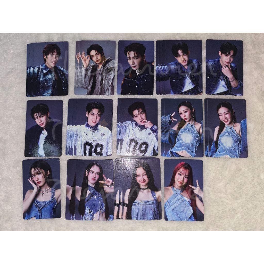 พร้อมส่ง | Random Card RiserConcert