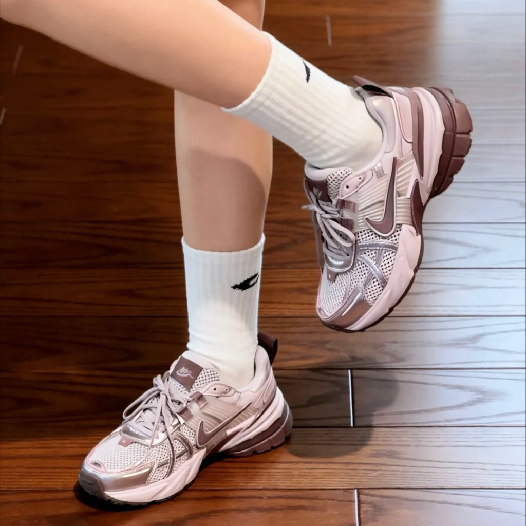 [พร้อมส่ง & พรีออเดอร์ ของแท้ 100%] Nike V2K Run Particle Rose Tattoo - (FD0736-602)