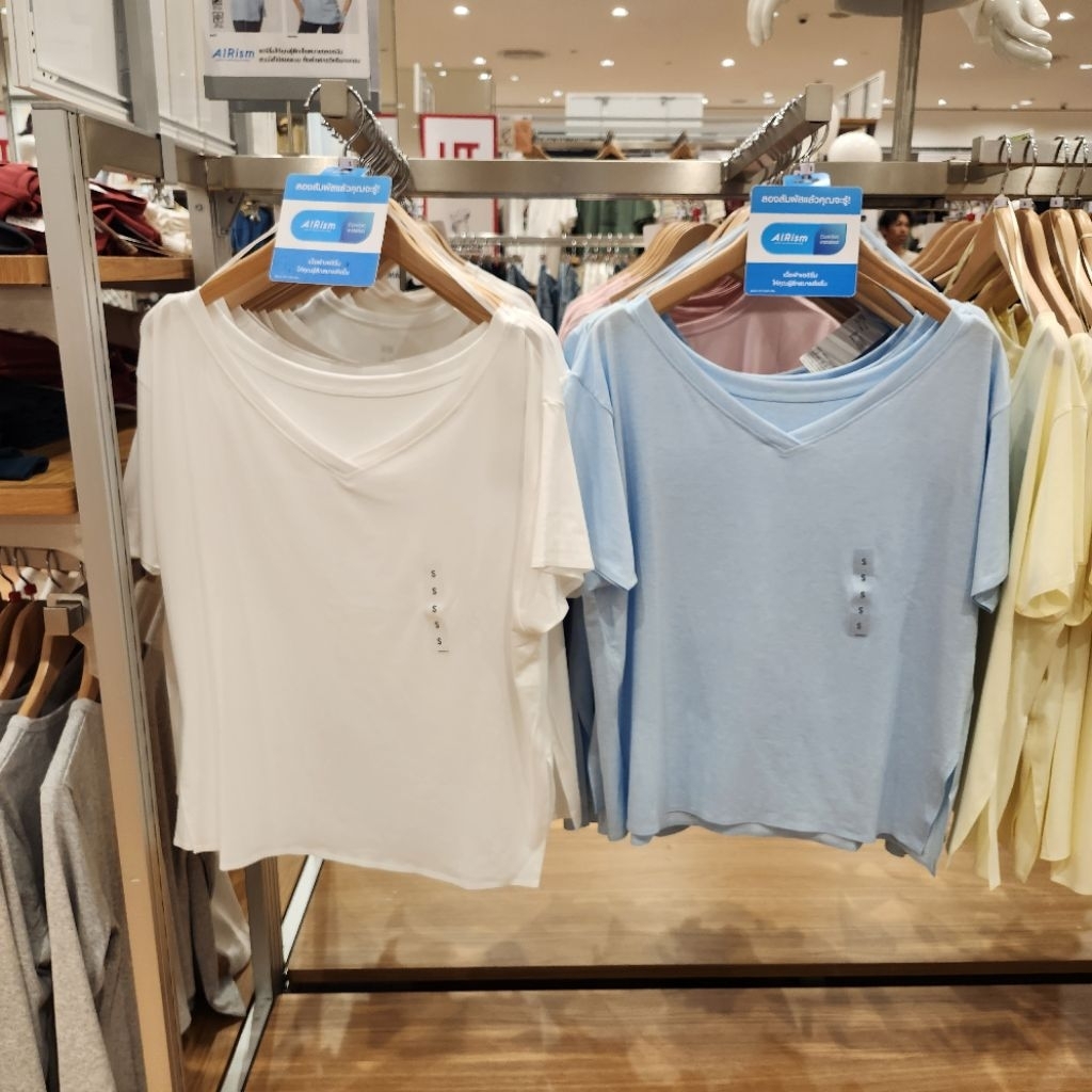 รับหิ้วของแท้ Uniqlo เสื้อยืดผู้หญิงคอวี AIRism คอวี ทรงหลวม | 2WAY