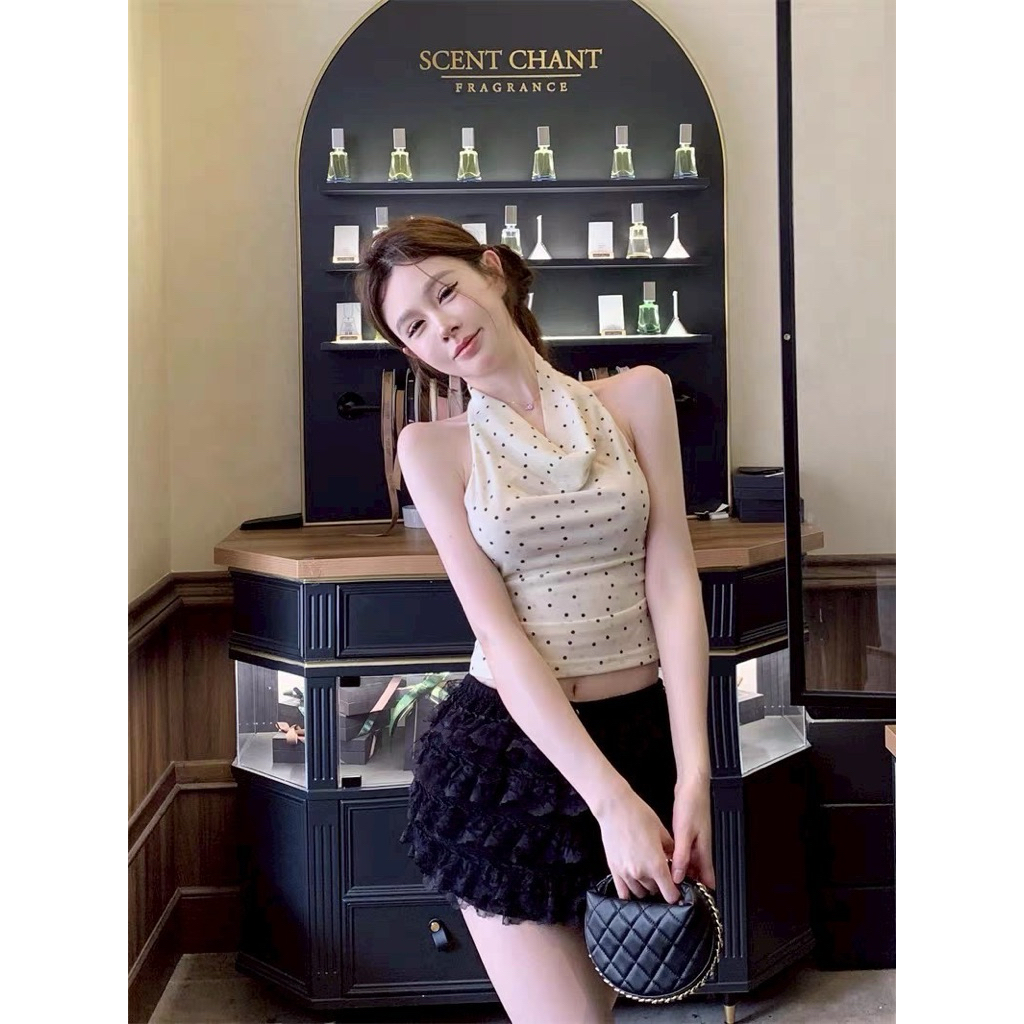 (ยังไม่เคยใส่) Vogue🌟พร้อมส่ง🌟 เสื้อกล้าม ดีเทลลายจุด เว้าหลังสีครีม คล้องคอ