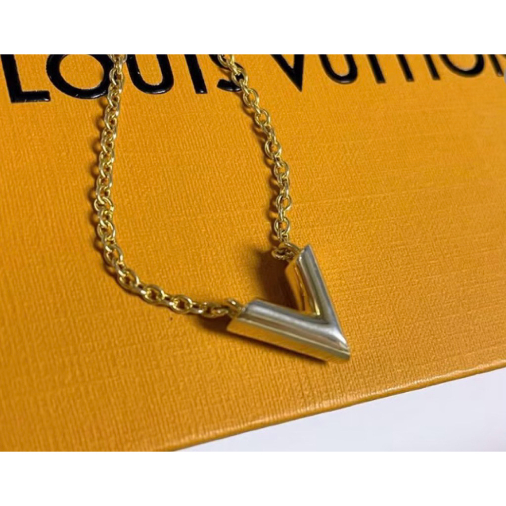 Louis Vuitton แท้มือสอง Louis Vuitton Essential V Necklace ปี 2025