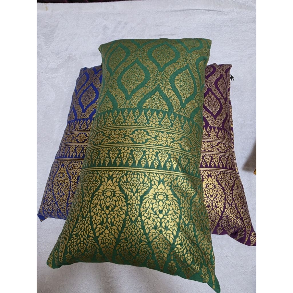 หมอนรองแขนลายไทยพิมพ์ทองขนาด20×40cm. รองแขนสบาย ด้านในหุ้มหนังเทียม