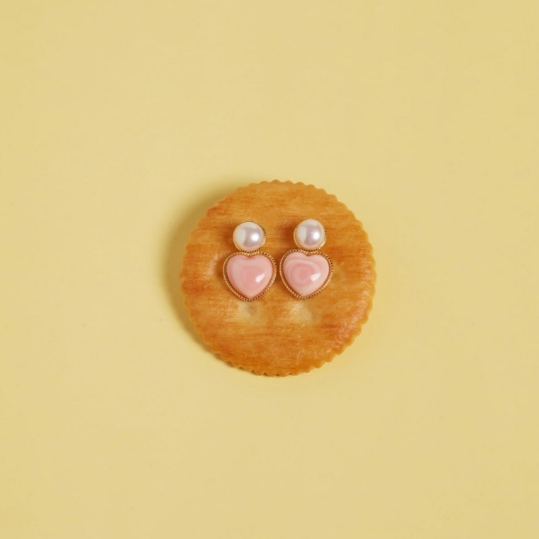 Vetiver.pearl Heart Pink conch + freshwater pearl earrings