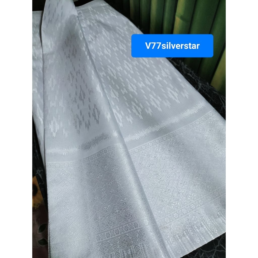 ผ้าถุงสำเร็จรูปสีขาวV77ใส่ได้ตั้งแต่เอว 24 ถึงเอว 44แถมตะขอให้2คู่