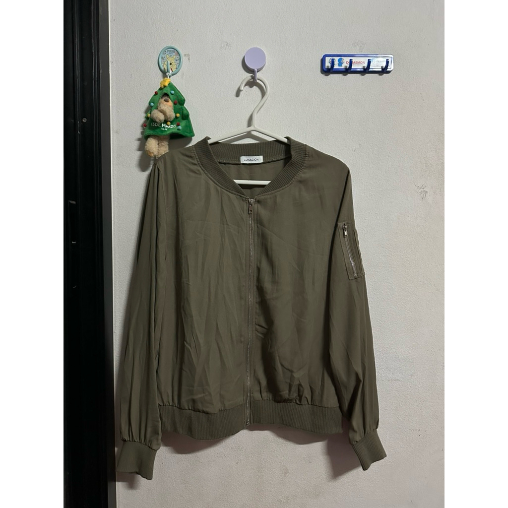Lunacion Bomber jacket สีเขียวมะกอก มือสองของแท้💯