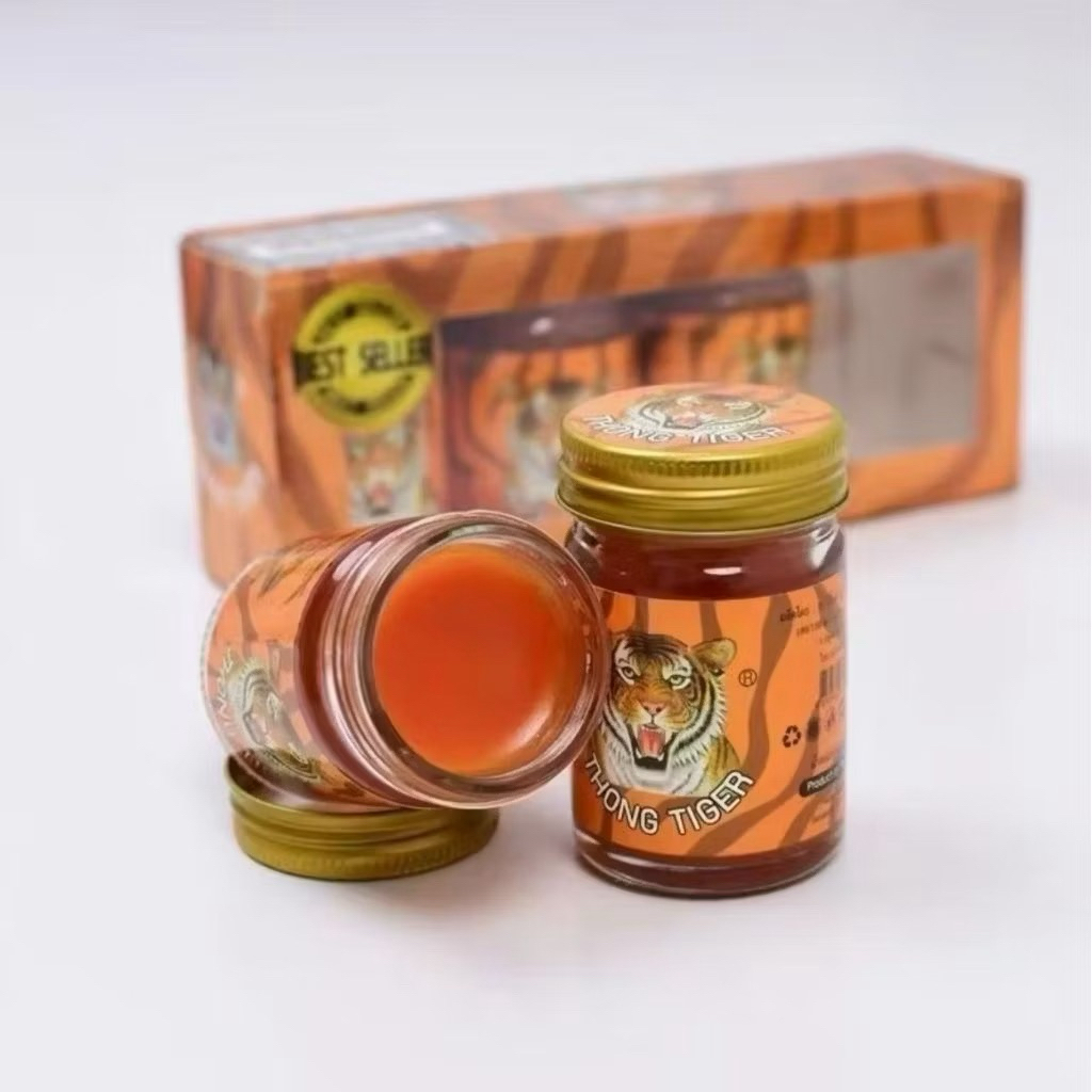 THONG TIGER BALM ยาหม่องทองไทเกอร์ สูตร ร้อน 50 กรัม ปวด เมื่อย แมลงกัด (1 กล่อง มี 4 ขวด) 2 แพ็ค