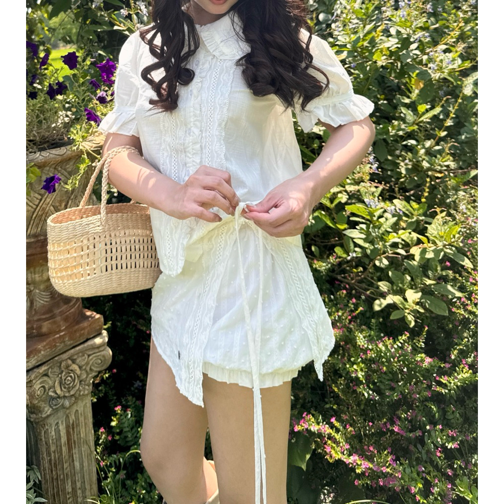 กระโปรงกางเกง มีซับใน ผ้าลินินไม่บางนะคะ ตกแต่งลูกไม้ เอวยางยืด มาใส่ได้ทั้งเอวสูงและเอวต่ำนะคะ **สินค้าพร้อมส่งนะคะ**