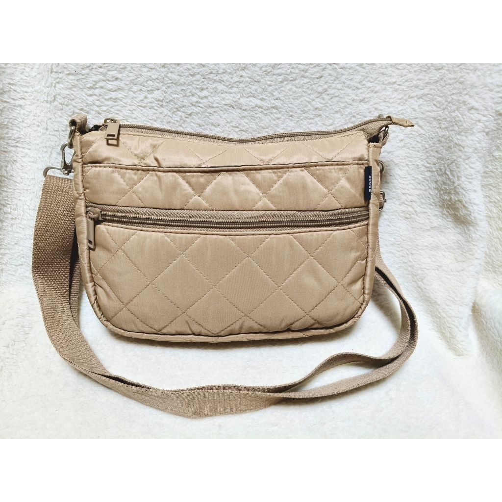 กระเป๋าผ้าแบรนด์Zucca สะพายไหล่,cross bodyได้ สายปรับ,ถอดได้ เบานิ่ม ช่องซิปเยอะ ปากซิป มีซับ ยาว9.7