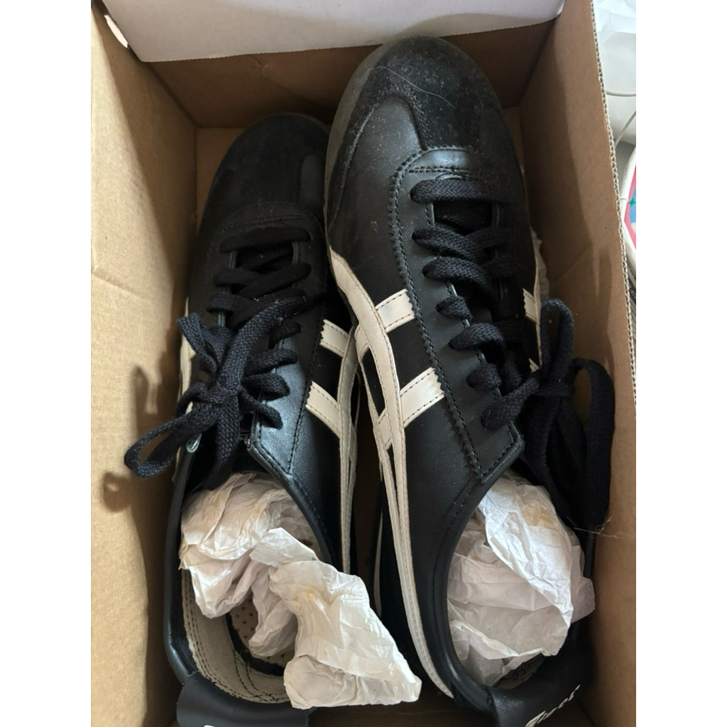 ขาย tiger onitsuka DL408-9001ใช้น้อยมากดูรูปเพิ่มเติมทักแชทได้ค่ะ