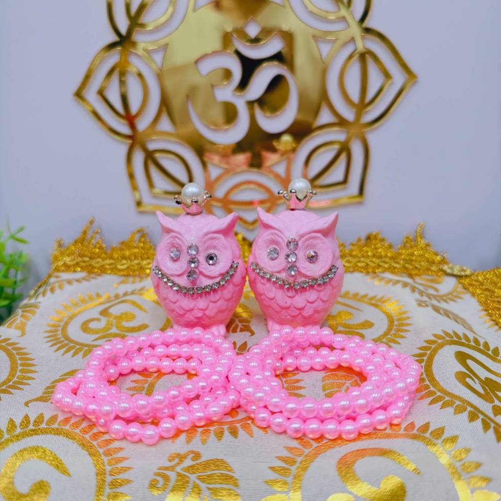 MT-OW3B-1 นกฮูกพระแม่ลักษมี คู่ แต่งเพชร มงกุฏ สีชมพูพาสเทล ขอพรความรักหวานชื่น 2นิ้ว พร้อมสร้อยมุก สีชมพู 2 เส้น