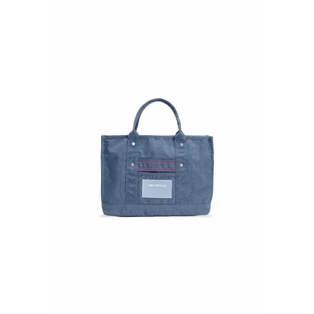 Usedlikenew ส่งต่อ กระเป๋าสะพายข้าง Beyond The Vines Crunch Carryall 01 สีSteel blueแท้💯