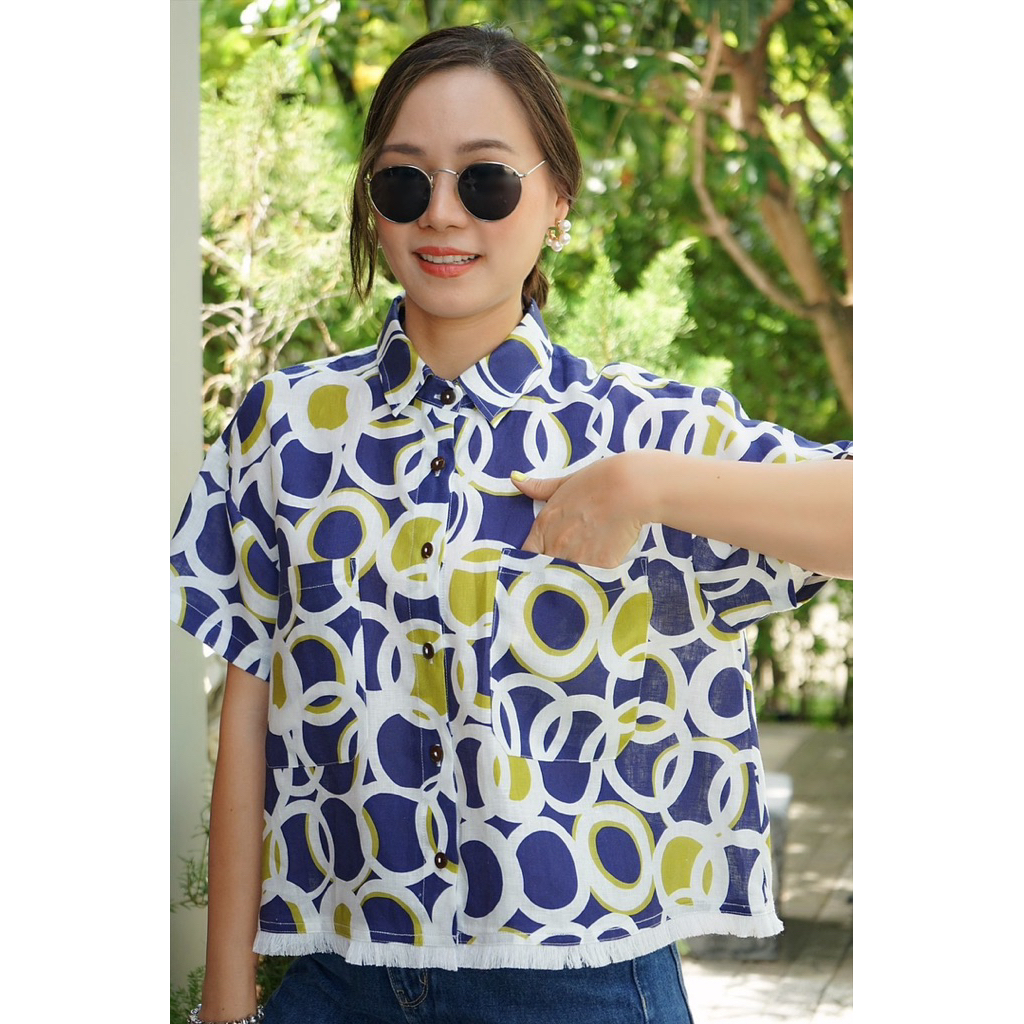 5th Jan เสื้อคอปก แขนสั้น กระดุมผ่าหน้า กระเป๋าอกคู่ แต่งพู่กันที่ชายเสื้อ ผ้าลินินแท้ 100% “อก 46 น