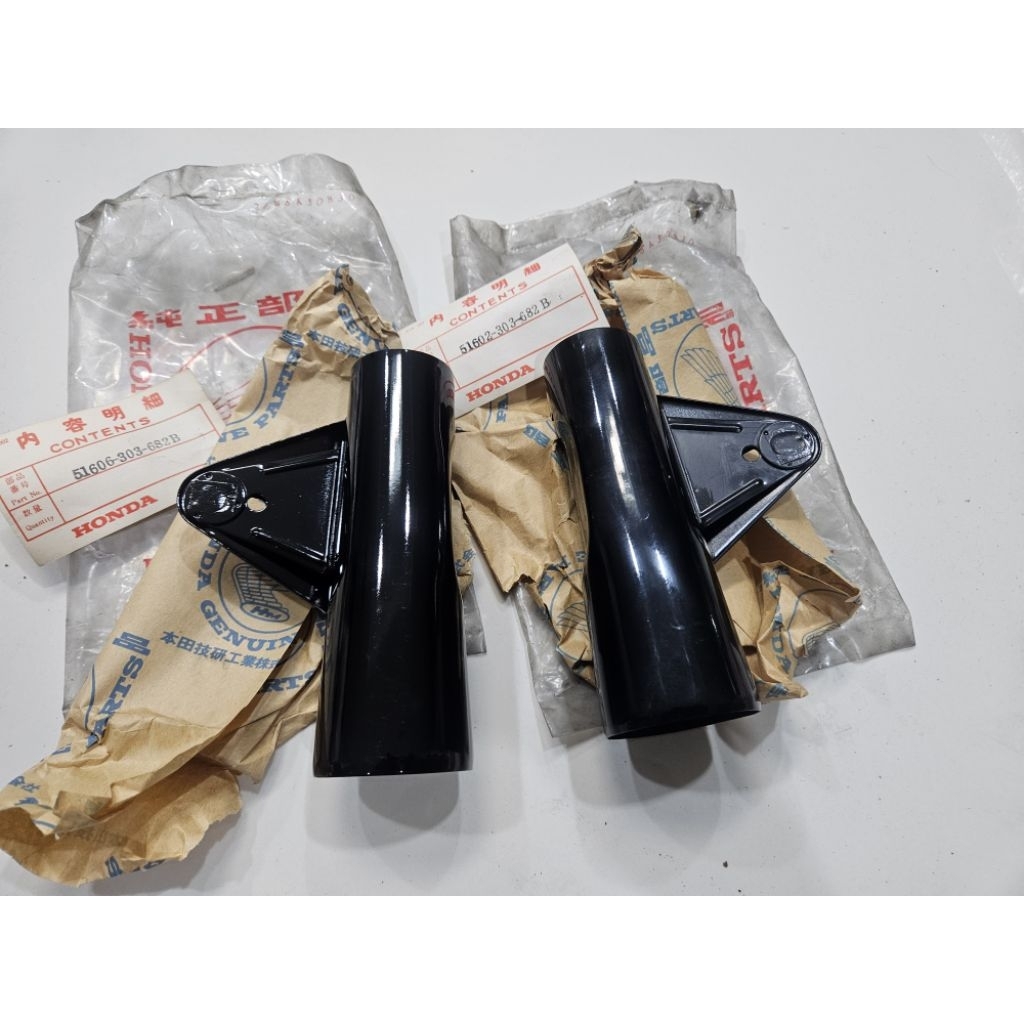 หูช้าง ยึดกระโหลกไฟหน้า ซ้าย/ขวา แท้ใหม่ ญี่ปุ่น Honda CD125 K CD125K CD175K CD175 K