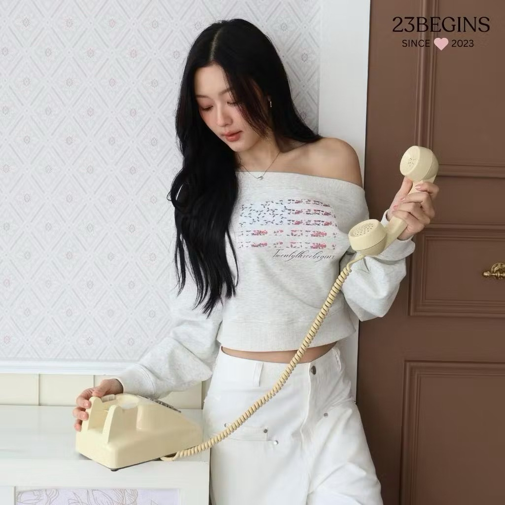 เสื้อปาดไหล่แบรนด์ 23begins รุ่น Liberty Off Shoulder ลาย USA  Size S ไม่มีตำหนิ