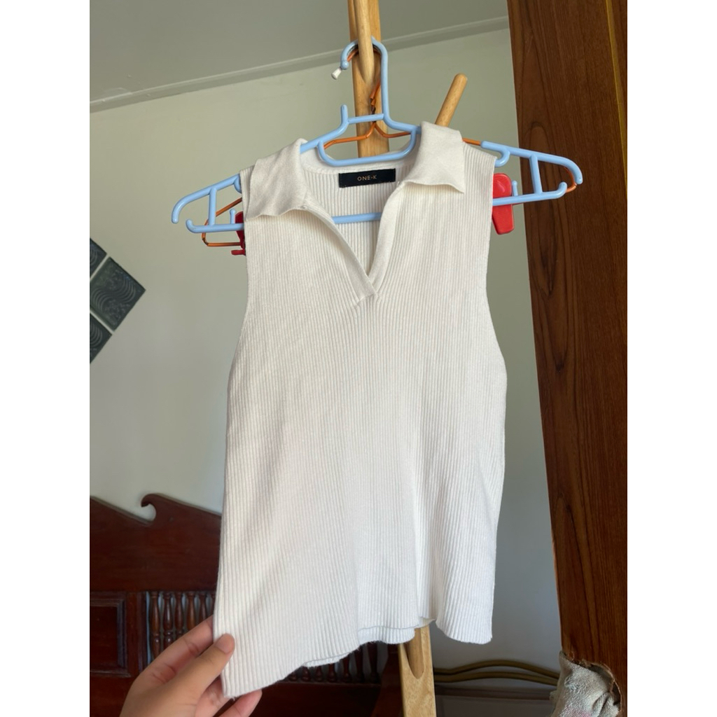 one-k เสื้อไหมพรมแขนกุด