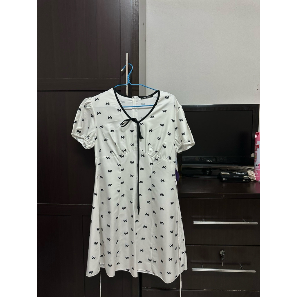 ส่งต่อ🫶🏻 เดรสLovitoชุดเดรส ผูกโบว์สุดหลังน่ารัก