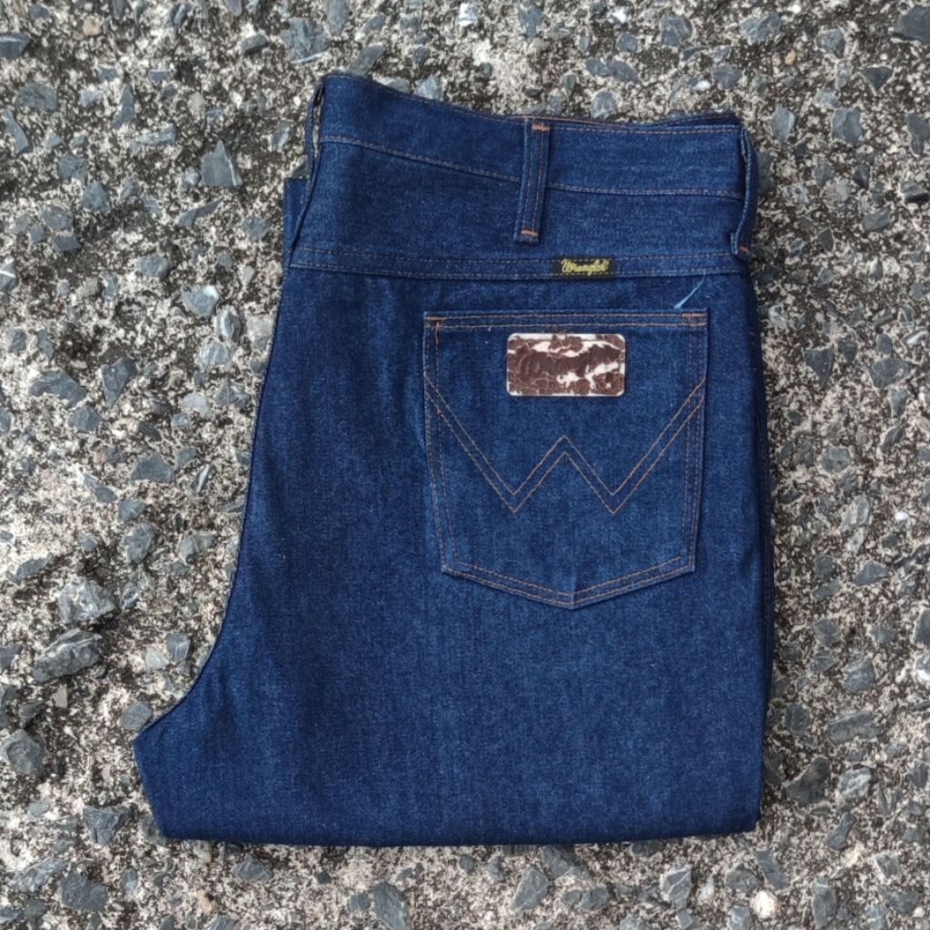 W26/38 กางเกงยีนส์มือสอง Wrangler (ขาม้า) รุ่น 935DEN เอววัดจริง 38" ยาวทั้งตัว 42" ปลายขา 9.6" ผลิต