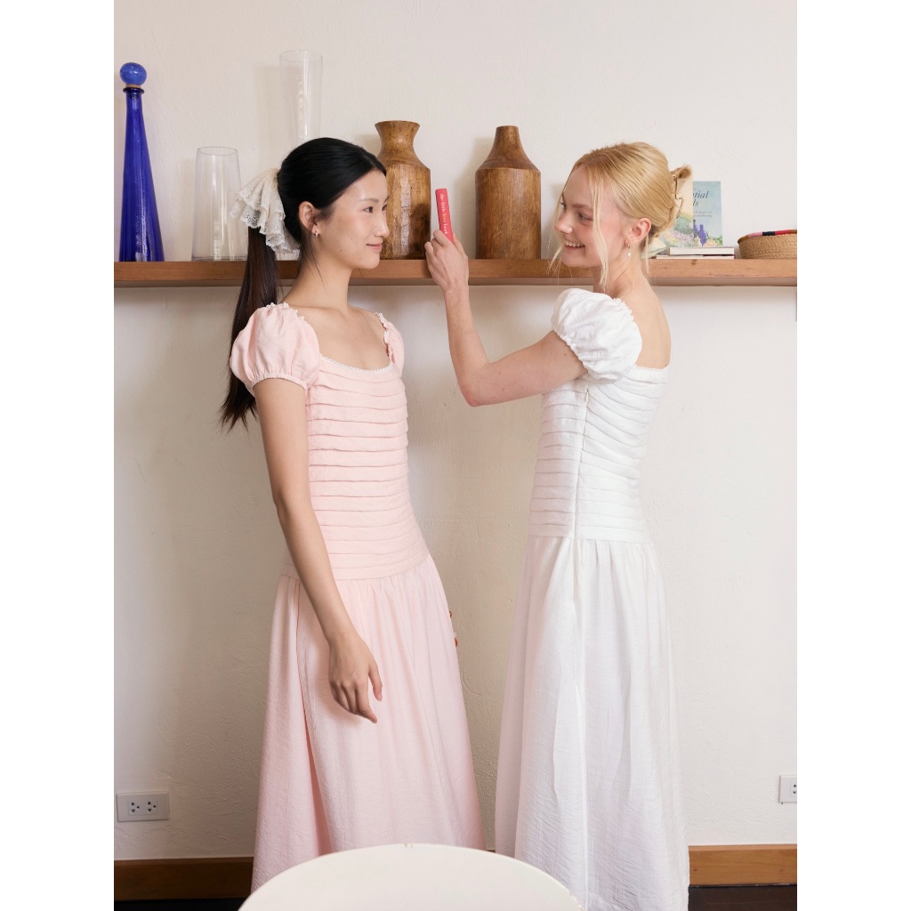 SARSA - Gentle Midi Dress เดรสยาวทรงแขนตุ๊กตา ดีเทลจับจีบรอบตัวแต่งระบายลูกไม้