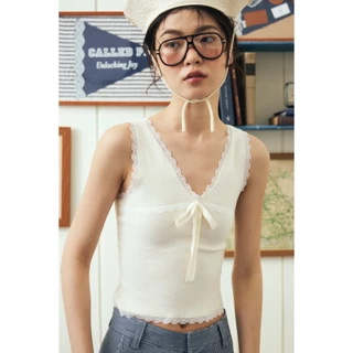 Sardine Sleeveless เสื้อแขนกุดนิตทอ มีดีเทลแต่งลูกไม้