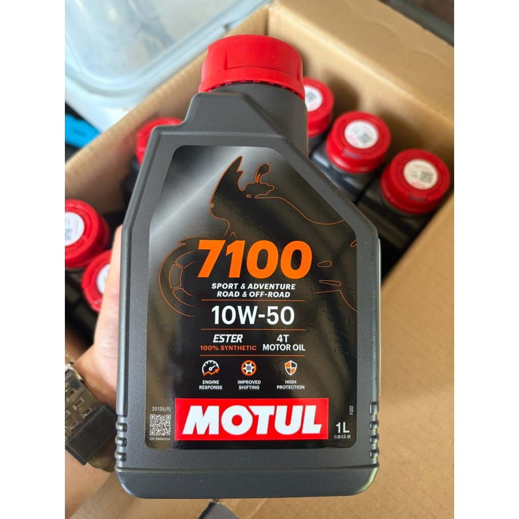 น้ำมันเครื่อง Motul 7100 10W50 สังเคราะห์แท้ 100% สำหรับรถจักรยานยนต์