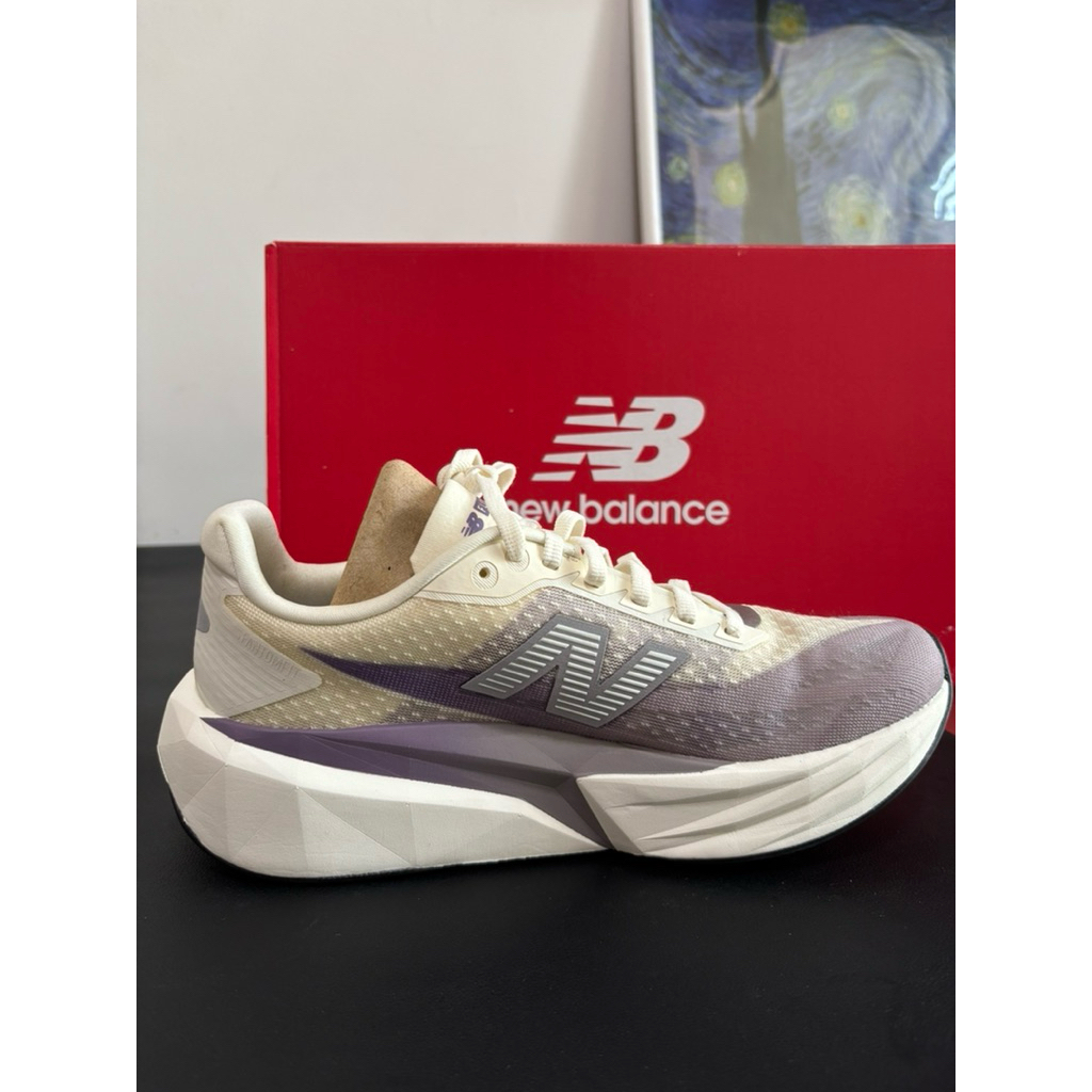 รองเท้าวิ่ง New Balance FuelCell Rebel V5 Woman