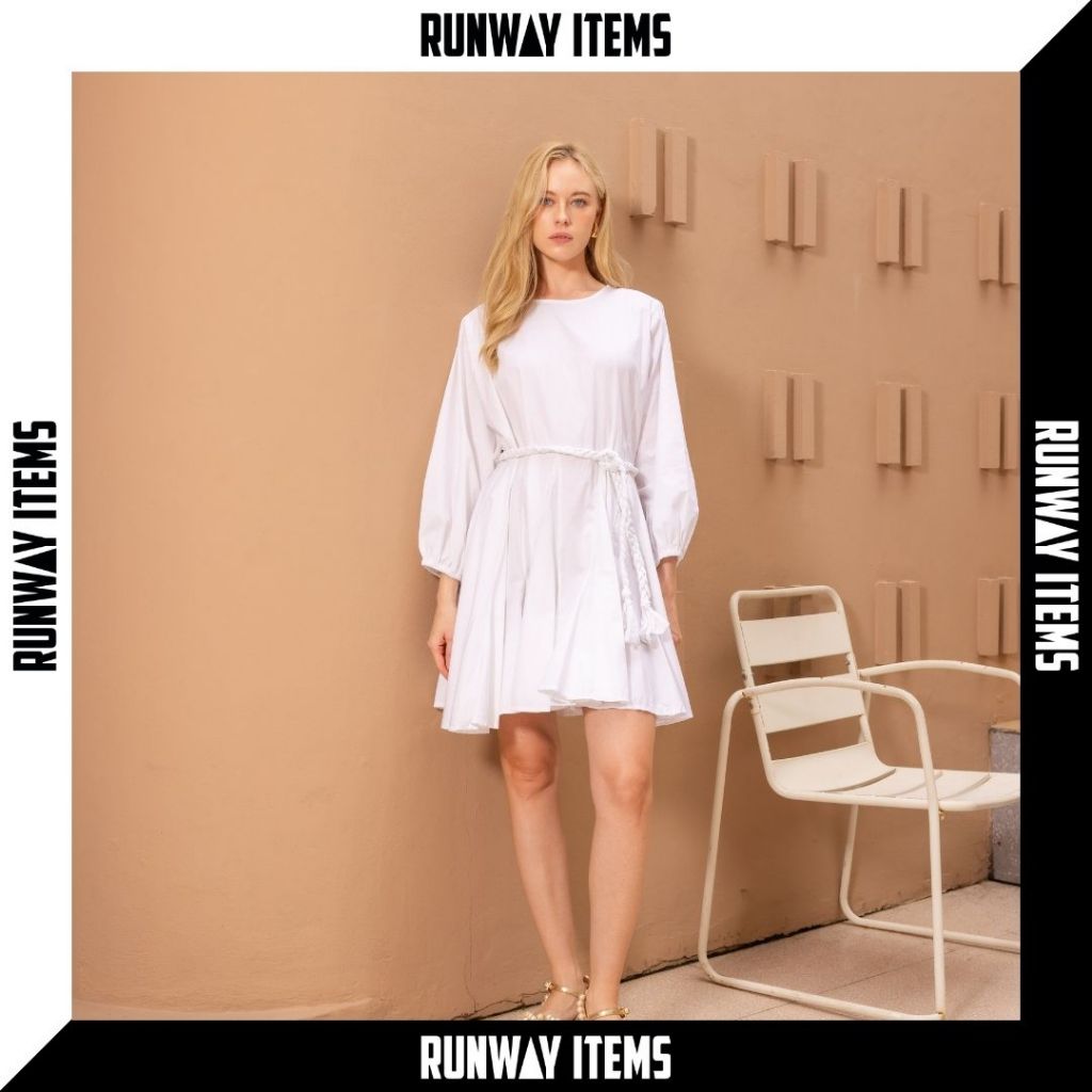 Runway Items | เดรสคอตตอลแขนยาวจั๊ม