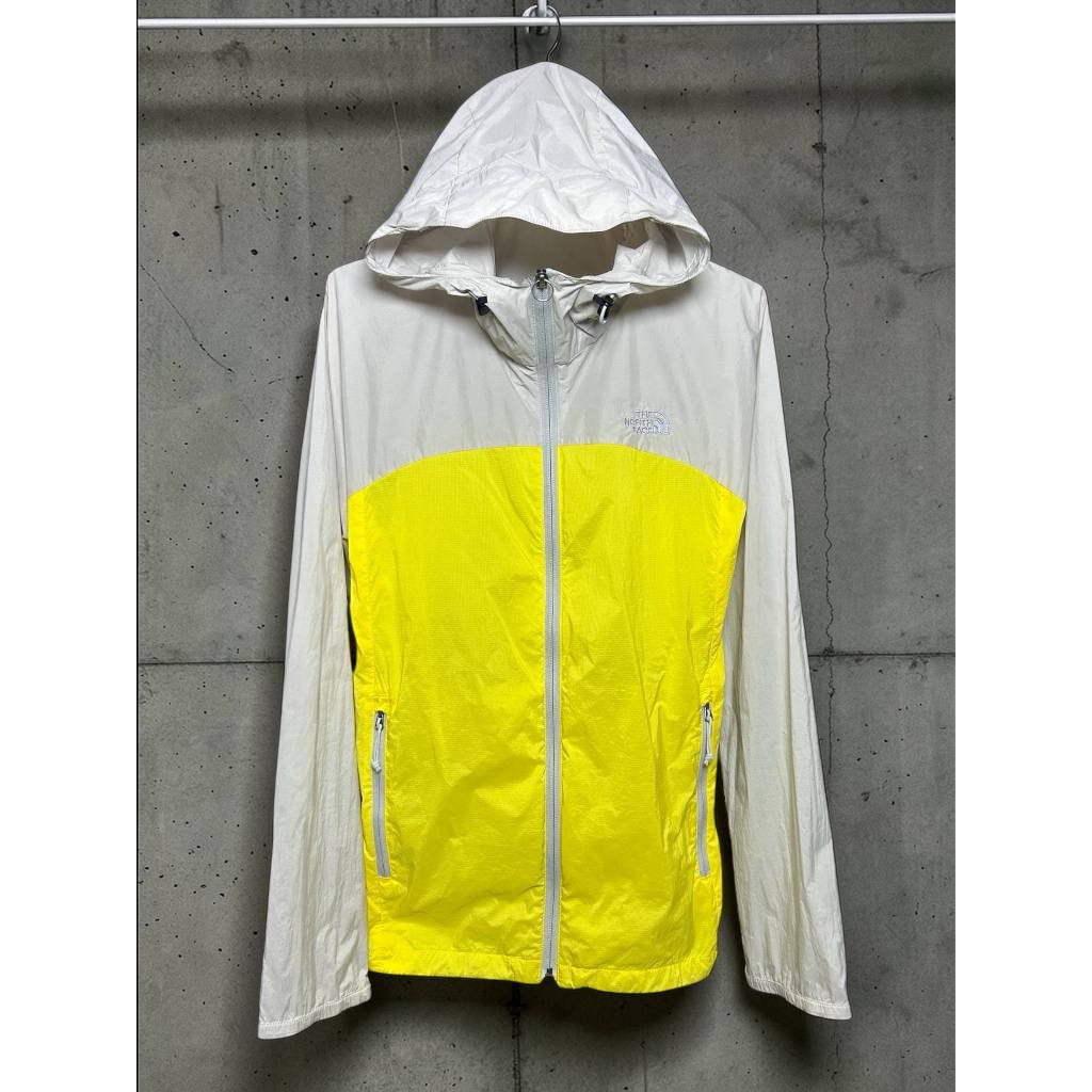 เสื้อกันลม The North Face (TNF) สภาพสวยกริ๊บ!