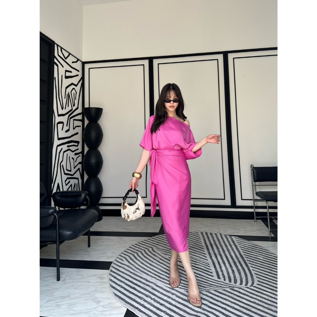 Colourblockmatter - Evelyn Dress เดรสปาดไหล่ผ้าซาติน พร้อมส่ง 10 สี