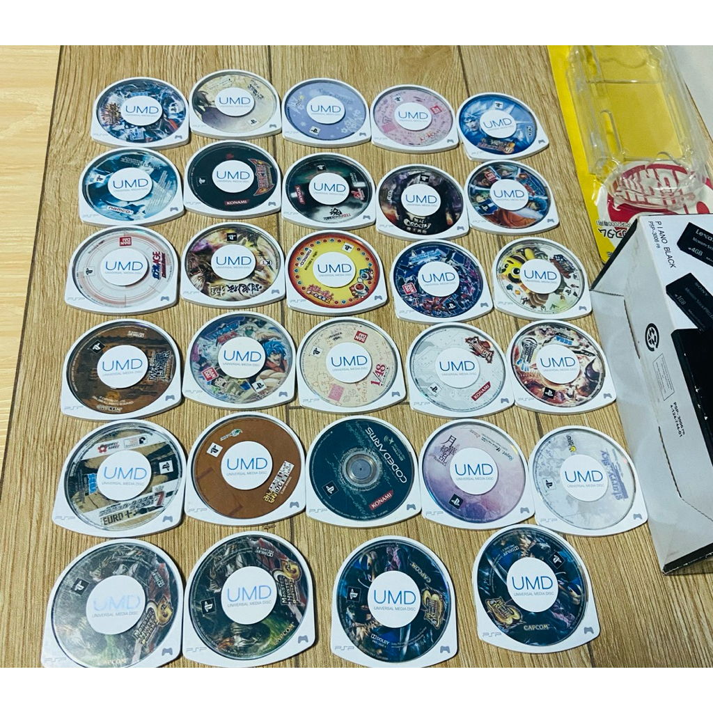 แผ่น  UMD PSP 29 เกม + กล่อง+ psp2000 มือสอง