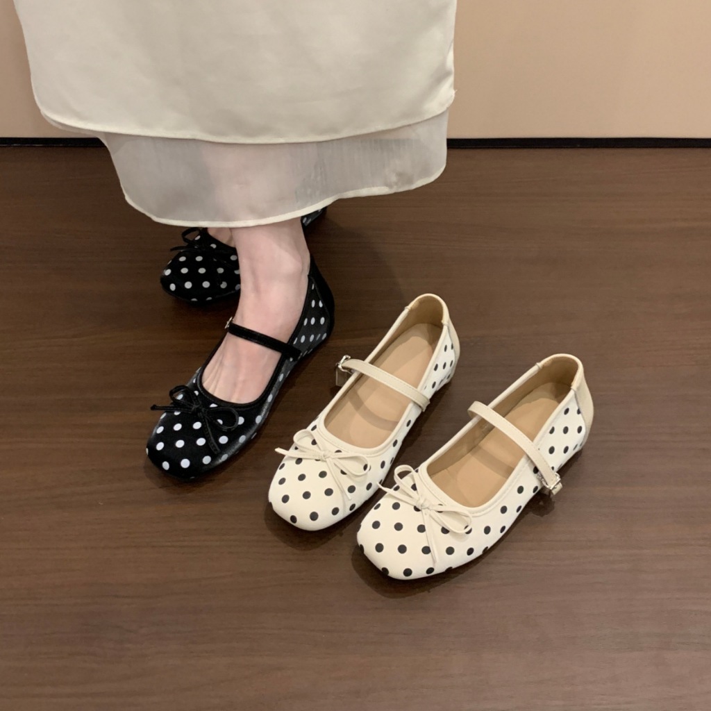 รองเท้าแมรี่เจน Polka Dot รองเท้าส้นแบนผู้หญิงสไตล์วินเทจ  แบบสวมผ้าซาติน  เบาสบาย
