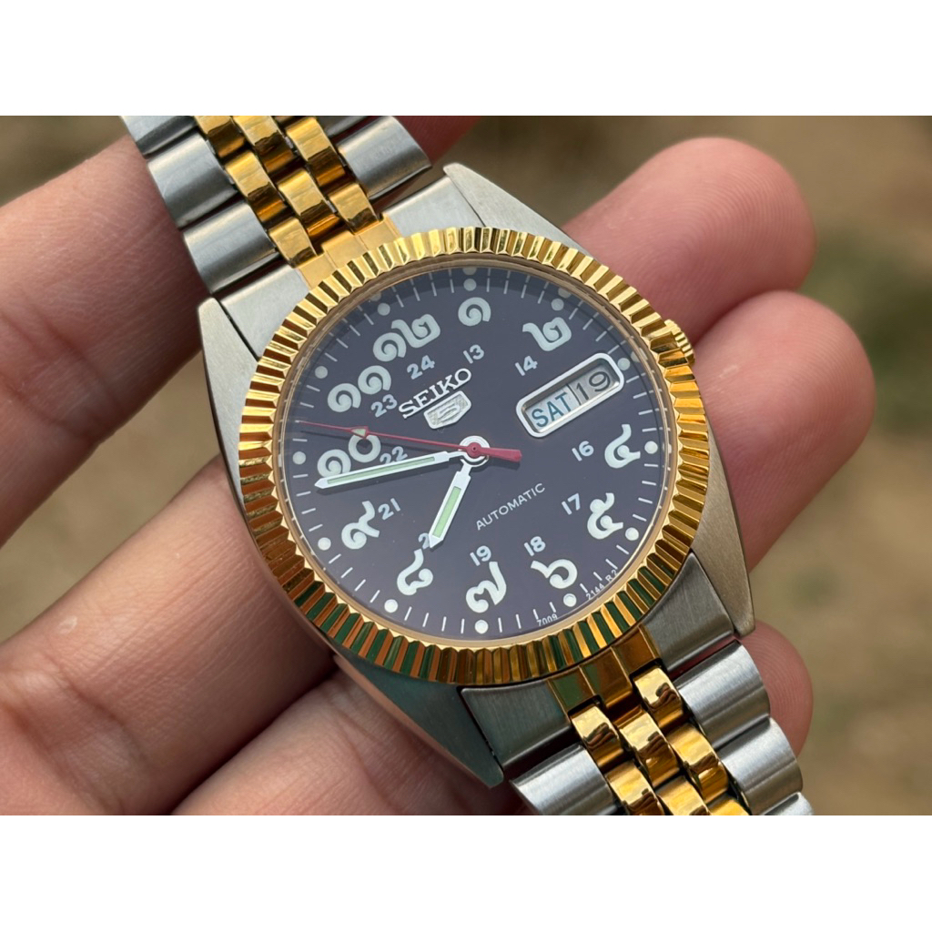 Seiko5 automatic 7009 หน้าปัดตัวเลขไทยสองกษัตริย์สีแดงเลือด ของแท้มือสอง