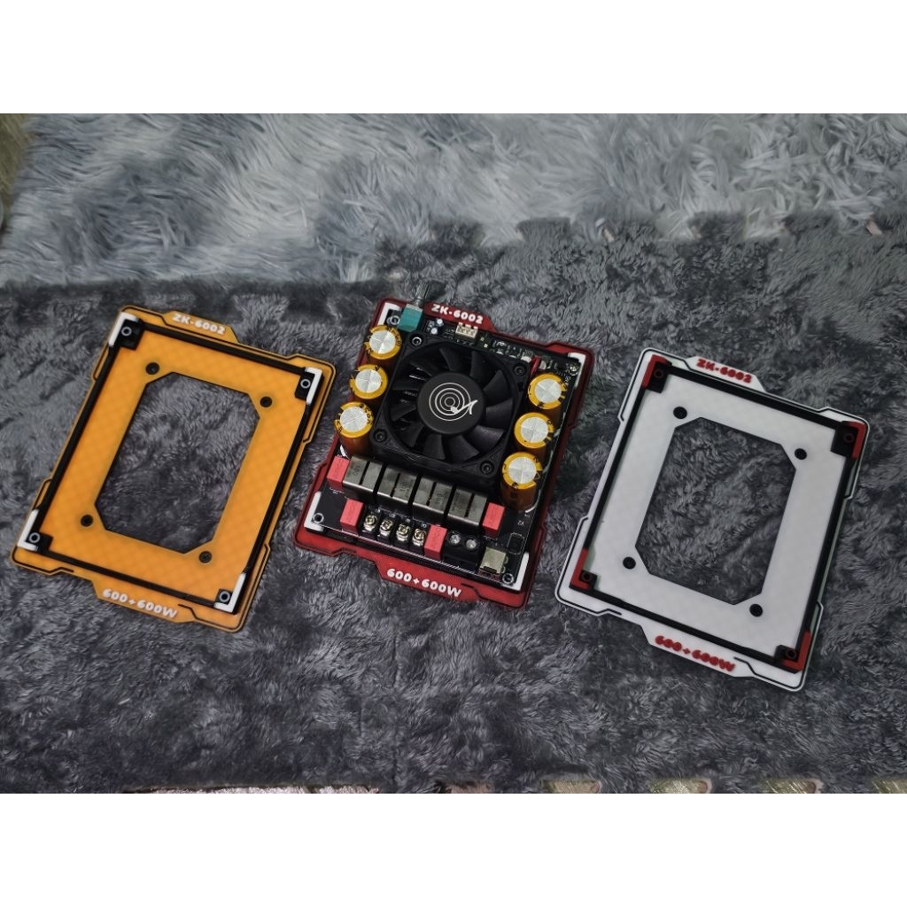 ฐานรองแอมป์ zk6002 มีหลายสีให้เลือก ระบุสีเพิ่มเติมได้ (แถมน็อตยึด)