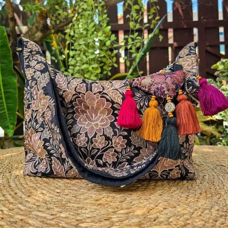 กระเป๋า Crossbody รุ่น โซน่า