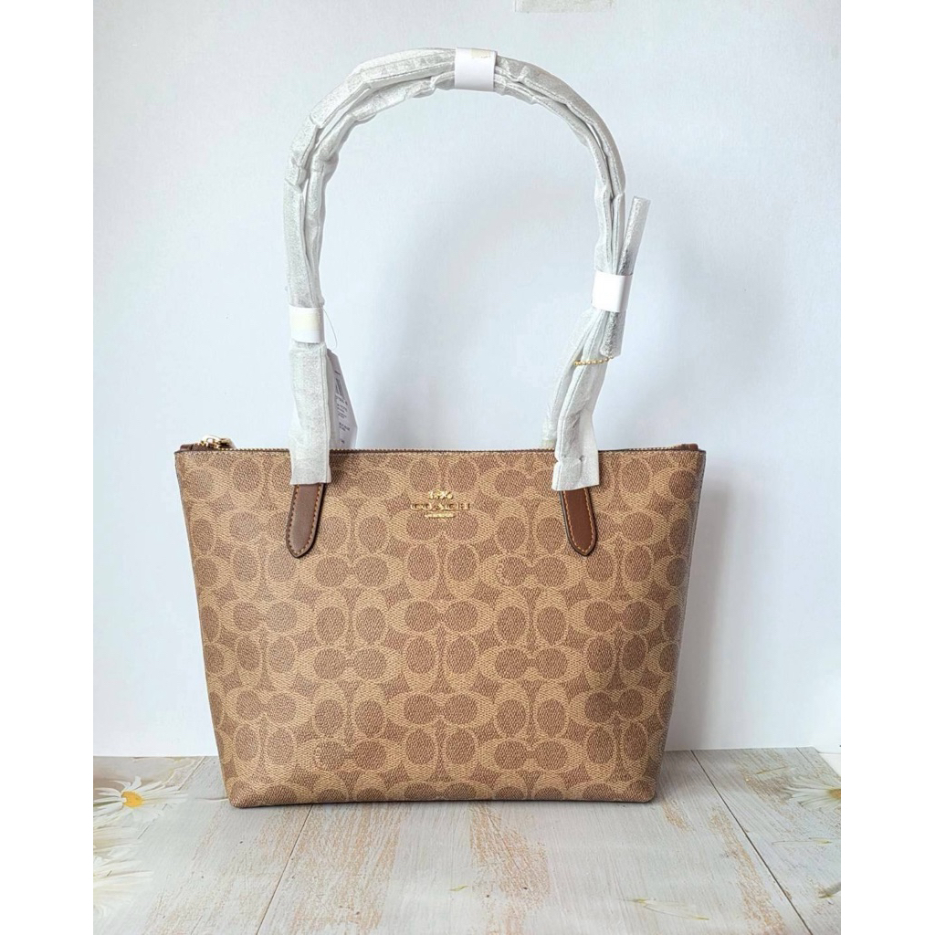 🧡ร้านโค้ดคุ้ม🧡กระเป๋าโทสซิป รุ่นใหม่ปี 2025 Fiona Zip Tote Bag