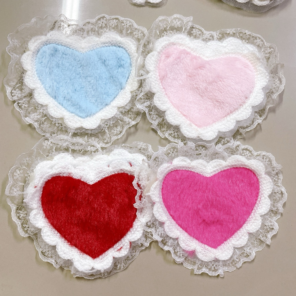 หัวใจขนนิ่มขอบลูกไม้ 9x10cm งานเย็บ diy ตกแต่งเสื้อผ้า กางเกง กระเป๋า