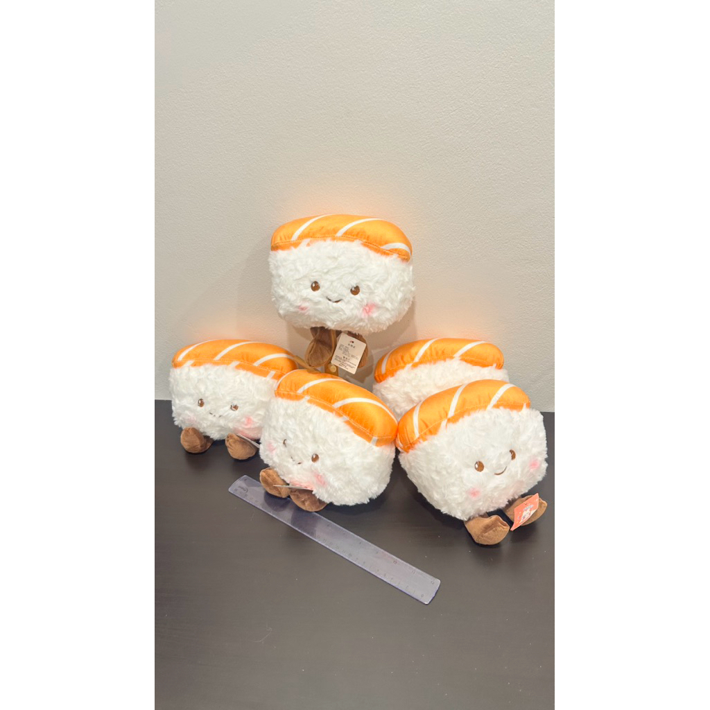 ตุ๊กตาซูชิปลาแซลมอน Salmon sushi plush toys 7-8 นิ้ว