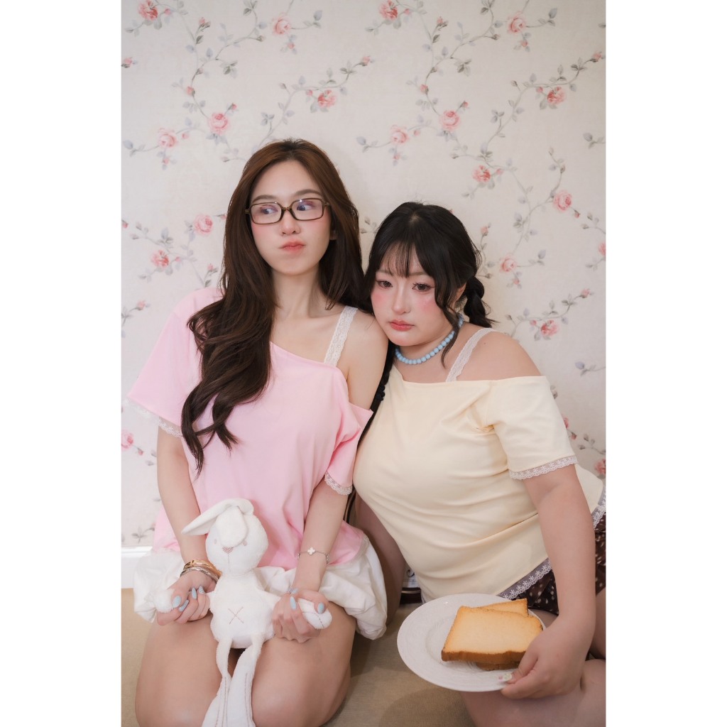 Butter Top 🧈 เสื้อปาดไหล่แต่งลูกไม้ ลุคน่ารักละมุน (T0220) - Merrychubbyhouse