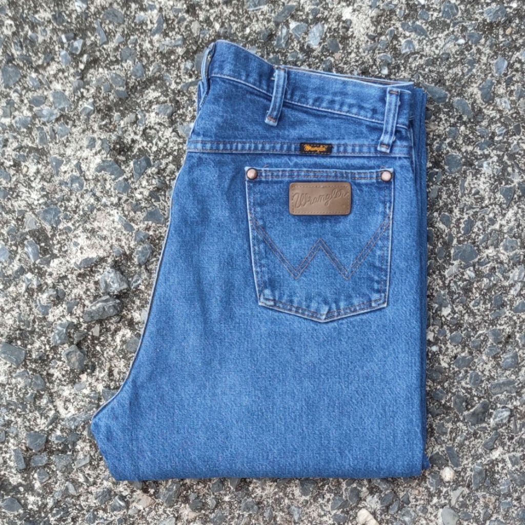 W29/37 กางเกงยีนส์มือสอง Wrangler รุ่น 13MWZPW เอววัดจริง 37.5" ยาวทั้งตัว 47" ปลายขา 8.4" ผลิต Mexi