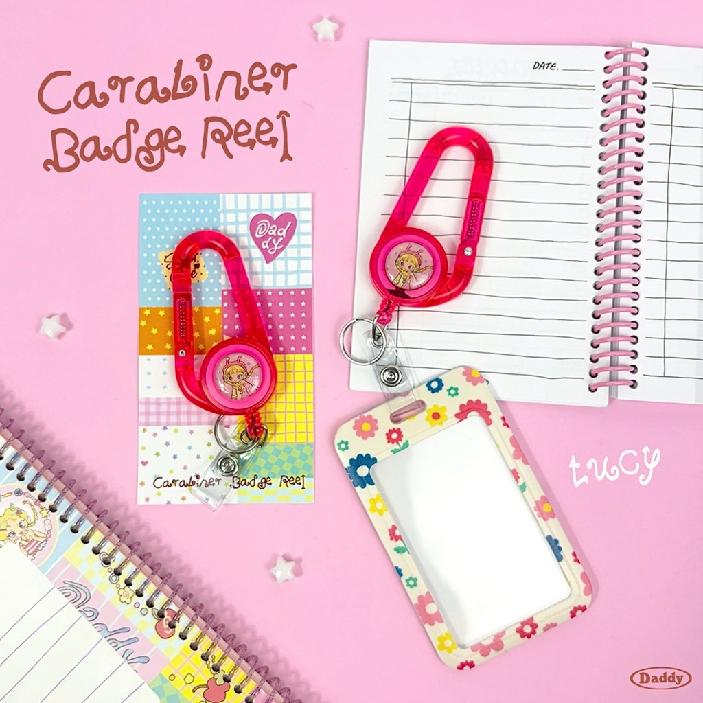 DADDY | Lucy Carabiner Badge Reel สีชมพูละมุน สุดน่ารัก