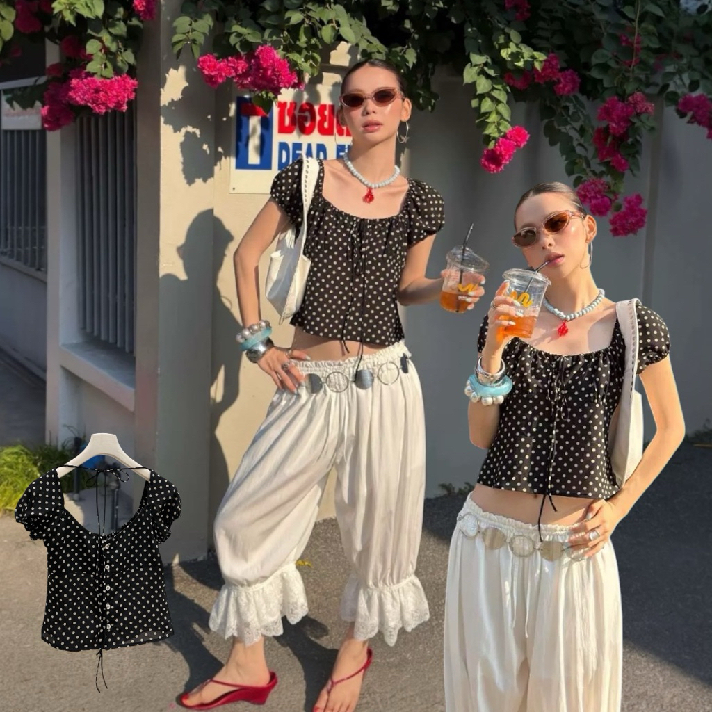 ส่งด่วน 🛵 26C127 𝗢𝗟𝗜𝗩𝗜𝗔 𝗞𝗡𝗢𝗧 𝗧𝗢𝗣 เสื้อลายจุดแขนตุ๊กตาดีไซน์คอกว้าง ดีเทลผูกโบว์โชว์แผ่นหลัง